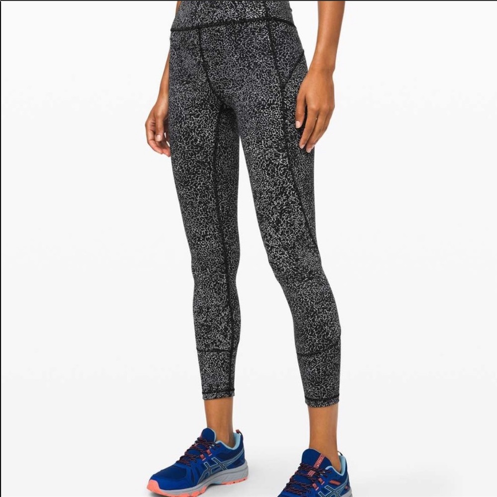 Lululemon In Movement Tight 25”